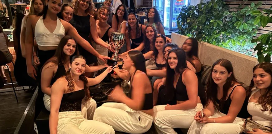 Δείτε πως γιόρτασαν την άνοδο στην Α1 οι γυναίκες της ΝΕΠ - Φωτογραφίες Δείτε πως γιόρτασαν την άνοδο στην Α1 οι γυναίκες της ΝΕΠ - Φωτογραφίες