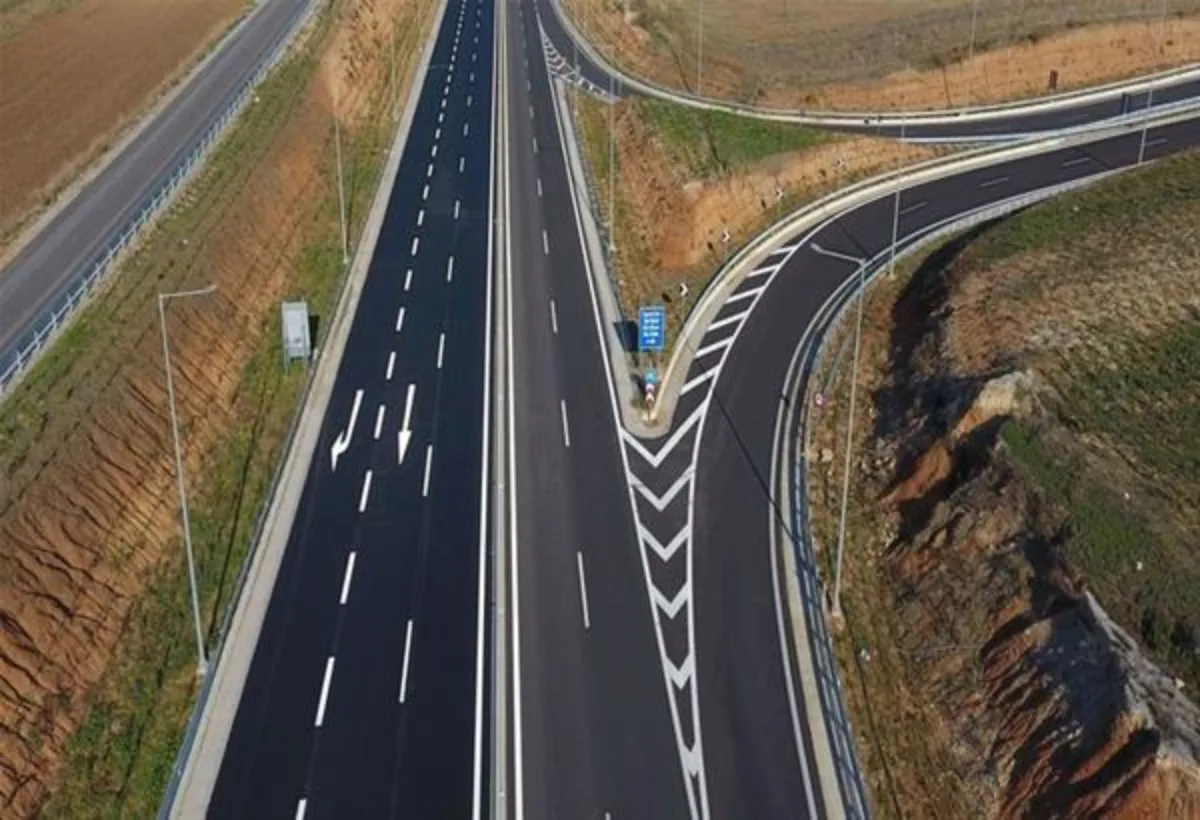 Συναγερμός στην Πυροσβεστική: Φωτιά σε νταλίκα στην Εγνατία Οδό ΒΙΝΤΕΟ