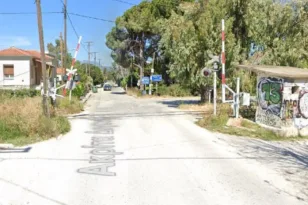 Πάτρα: Παραλίγο ατύχημα σε διάβαση του ΟΣΕ – Αναγνώστης της «Π» για μπάρες που δεν κατέβηκαν στα Μποζαΐτικα