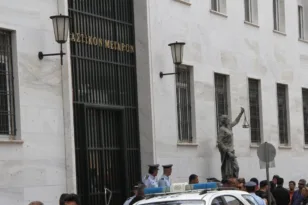 Ηλεία: 81χρονος κατέρρευσε έξω από τα δικαστήρια της Αμαλιάδας