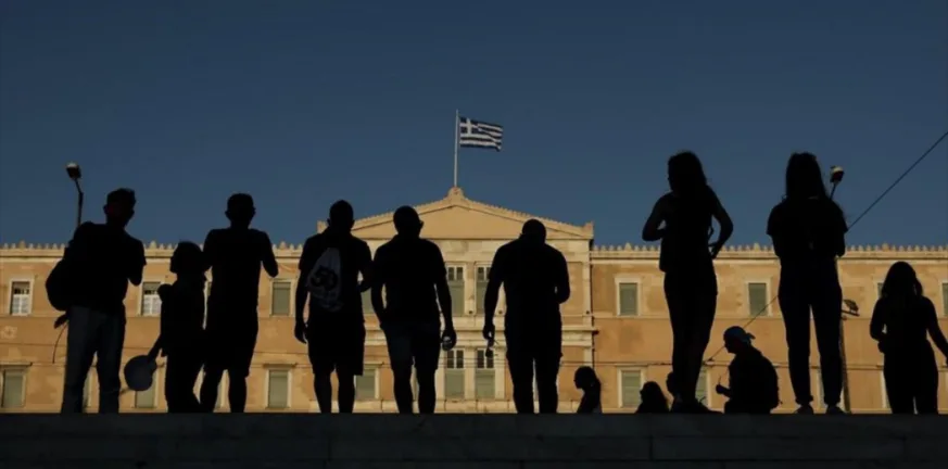Δημοσκόπηση: Σταθερό προβάδισμα για ΝΔ, κατακρύμνιση για ΣΥΡΙΖΑ