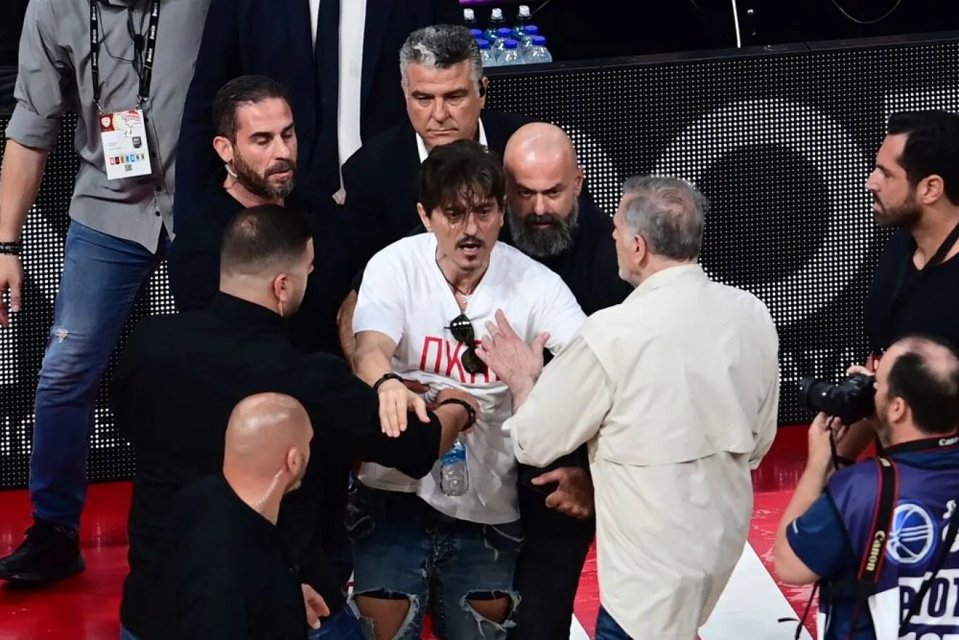 Η ΚΑΕ Ολυμπιακός δημοσίευσε πλάνα με τον Δημήτρη Γιαννακόπουλο στο ΣΕΦ ΒΙΝΤΕΟ