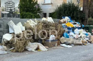 «Ασφυξία» στους μπλε κάδους της Πάτρας: Ανακύκλωση χωρίς αποκομιδή και η πόλη πνίγεται στα σκουπίδια