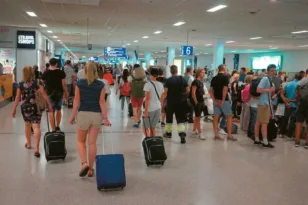 Πλήγμα στον ελληνικό τουρισμό από την κλιμάκωση στη Μέση Ανατολή