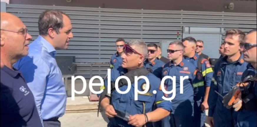 Πατρινοί στη «μάχη» με τις φλόγες στη Χίο ΦΩΤΟ - ΒΙΝΤΕΟ Πατρινοί στη «μάχη» με τις φλόγες στη Χίο ΦΩΤΟ - ΒΙΝΤΕΟ