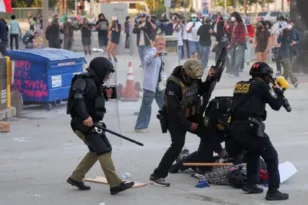Λος Άντζελες: Μαζικές συλλήψεις και στρατός στους δρόμους – Κλιμακώνεται η σύγκρουση για το μεταναστευτικό