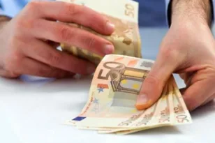 Ξεκινά η καταβολή επιδομάτων ΕΦΚΑ – ΔΥΠΑ σε 98.700 δικαιούχους, πότε θα δούν τα χρήματα στους λογαριασμούς τους