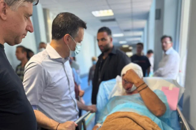 Επίθεση σε εργαζόμενο καθαριότητας του Δήμου Αθηναίων από άστεγο στα Εξάρχεια Επίθεση σε εργαζόμενο καθαριότητας του Δήμου Αθηναίων από άστεγο στα Εξάρχεια