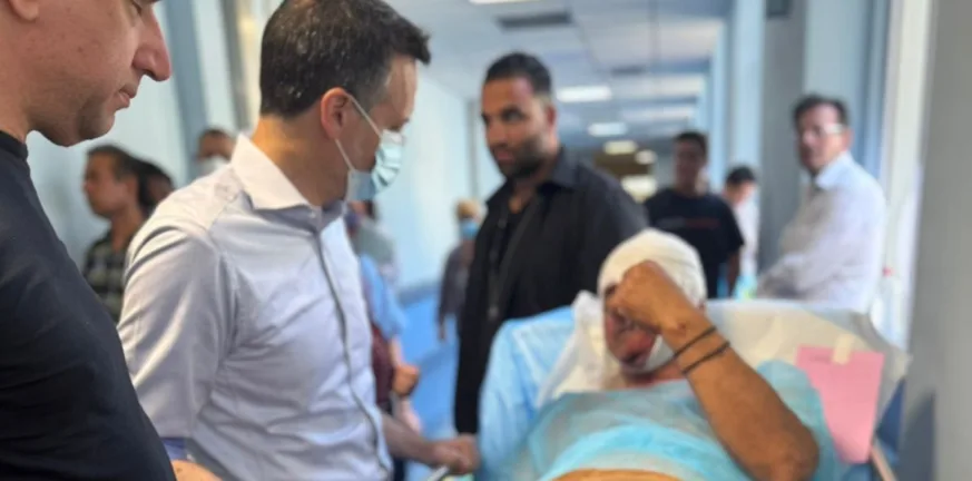Επίθεση σε εργαζόμενο καθαριότητας του Δήμου Αθηναίων από άστεγο στα Εξάρχεια Επίθεση σε εργαζόμενο καθαριότητας του Δήμου Αθηναίων από άστεγο στα Εξάρχεια