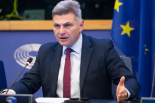 Έγκριση της πρότασης Φαραντούρη για παράταση των κονδυλίων του Ταμείου Ανάκαμψης σε ώριμα έργα