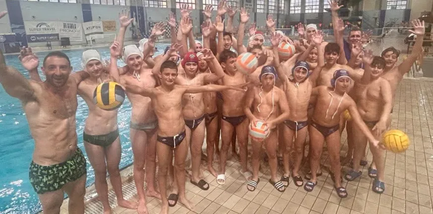 Η ΝΕΠ φιλικά με τη New Trier Aquatics
