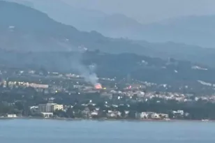 Φωτιά στον ποταμό Χάραδρο με Ρομά να κάνουν επίθεση στους πυροσβέστες!