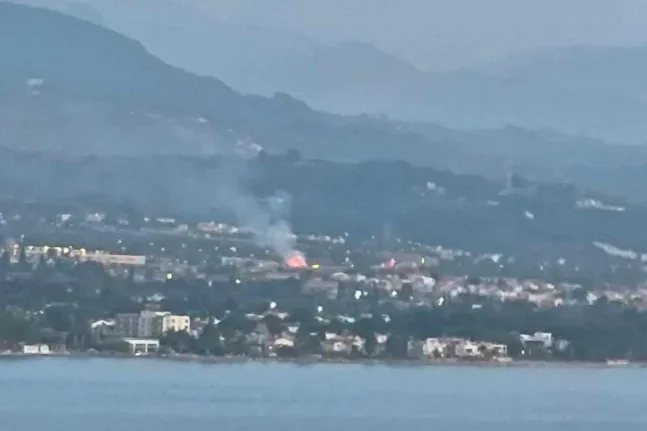 Φωτιά στον ποταμό Χάραδρο με Ρομά να κάνουν επίθεση στους πυροσβέστες!