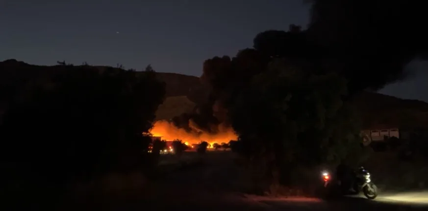 Φωτιά σε εργοστάσιο στα Μέγαρα: Μήνυμα του 112, αποπνικτικοί καπνοί ΒΙΝΤΕΟ Φωτιά σε εργοστάσιο στα Μέγαρα: Μήνυμα του 112, αποπνικτικοί καπνοί ΒΙΝΤΕΟ