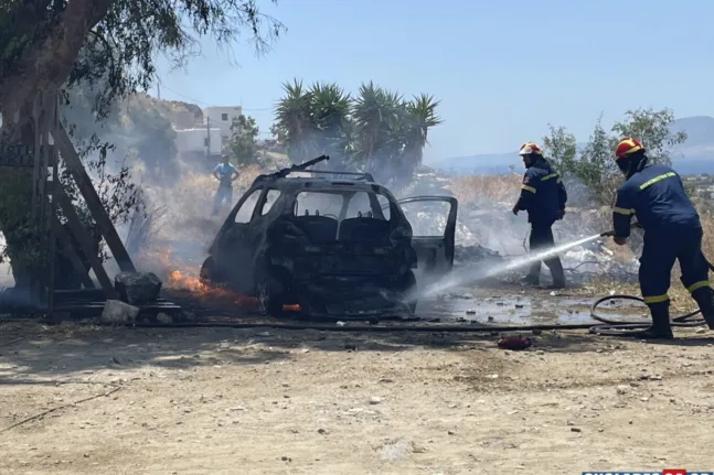 Φωτιά σε εν κινήσει αυτοκίνητο στη Νάξο – Στιγμές πανικού στο Γλυνάδο