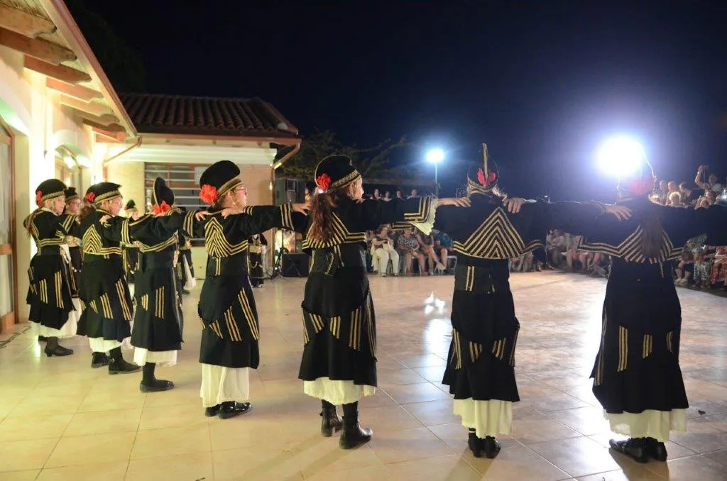 «Για εμάς…»: Ο χορός ως μήνυμα ειρήνης από το Χορευτικό του Δήμου Πατρέων