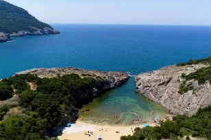 Γλώσσα Μεσσηνίας: Η μυστική παραλία του Ιονίου που σου ψιθυρίζει «έλα ξανά» ΦΩΤΟ