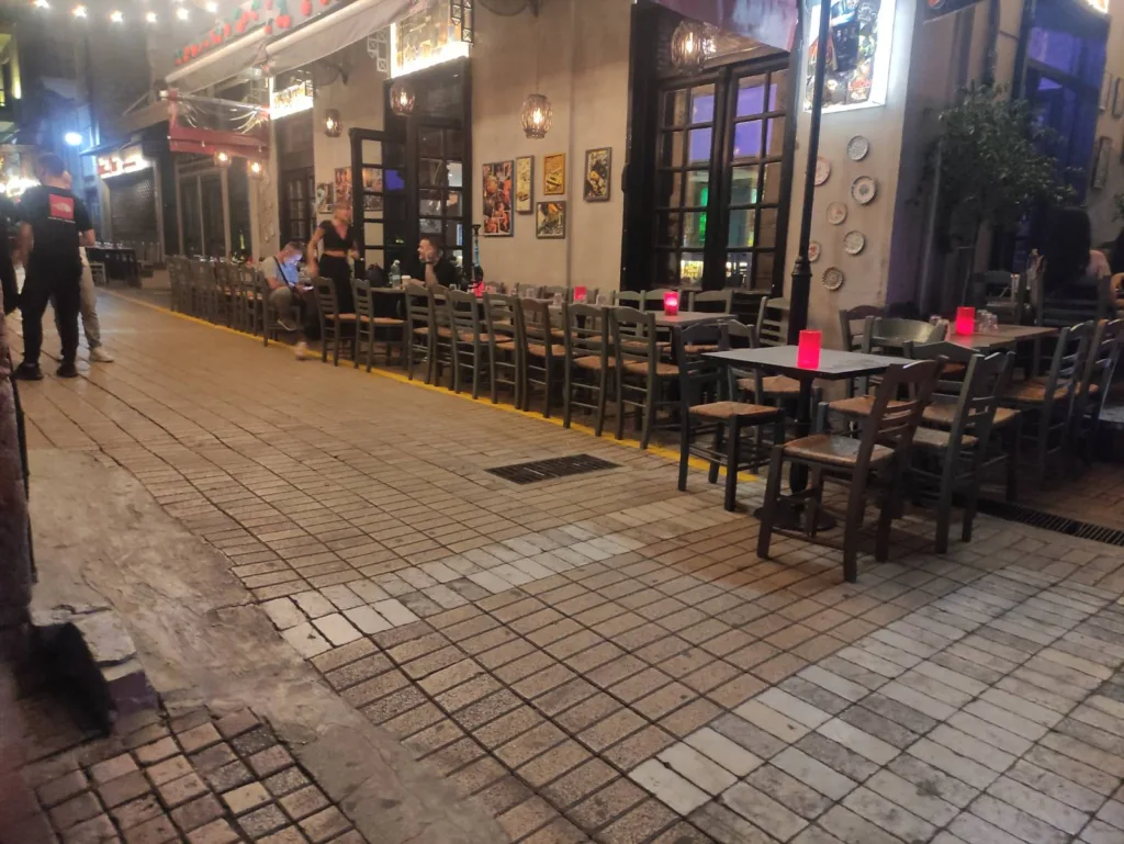 Πάτρα: «Ρουκέτες» στην Ηφαίστου για τις διαγραμμίσεις - Επίθεση επιχειρηματιών του πεζοδρόμου κατά Δήμου-ΣΚΕΑΝΑ