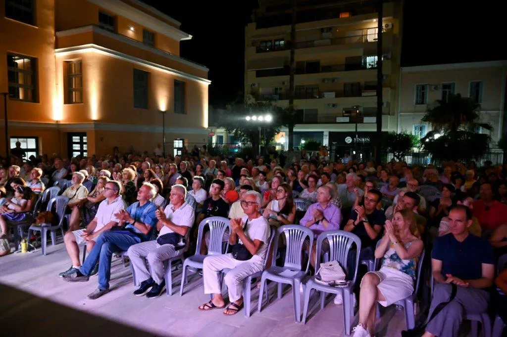 Πάτρα – Μουσικές μνήμες στο Δημαρχείο: Ο Κούτρας, η Ρούτση και ο Καββαδίας σε βραδιά συγκίνησης