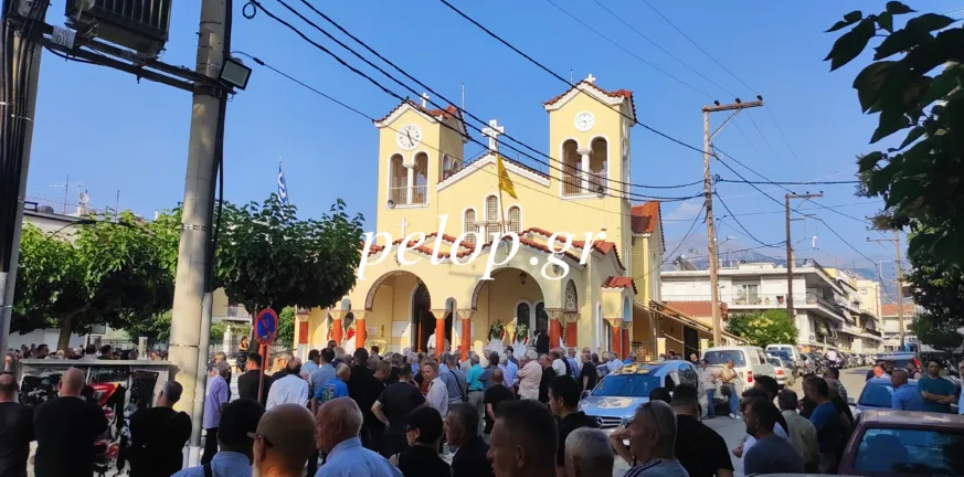 Tο τελευταίο «αντίο» στον Ανδρέα Κυριακόπουλο. «έσπασε» ο Τσιμίκας, συγκινημένος ο Κουλιεράκης, πολύς ο κόσμος ΦΩΤΟ