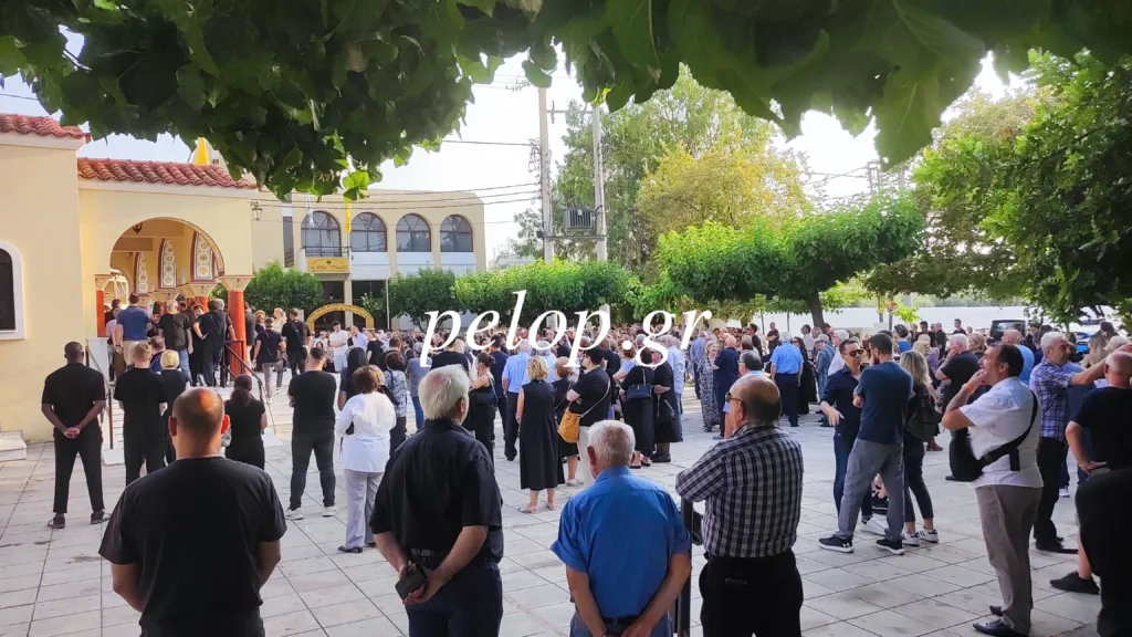 Tο τελευταίο «αντίο» στον Ανδρέα Κυριακόπουλο. «έσπασε» ο Τσιμίκας, συγκινημένος ο Κουλιεράκης, πολύς ο κόσμος ΦΩΤΟ