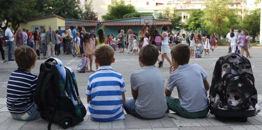 Πάτρα - Πονοκέφαλος στα σχολεία: Περισσοί μαθητές...πάνε δίπλα Πάτρα - Πονοκέφαλος στα σχολεία: Περισσοί μαθητές...πάνε δίπλα