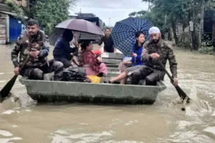 Δεκάδες νεκροί στην Ινδία από πλημμύρες ΒΙΝΤΕΟ