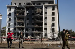 Μέση Ανατολή: Πλήγματα, απειλές και παγκόσμια διπλωματία στην όγδοη μέρα της σύγκρουσης