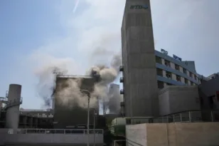 Μέση Ανατολή: Κλιμακώνεται η σύγκρουση Ισραήλ-Ιράν, με παγκόσμια αγωνία και διπλωματικό παζάρι