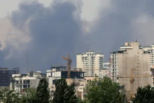 «Κάθε φορά που ακούμε σειρήνες, μπαίνουμε στο καταφύγιο. Τρομάξαμε όλοι μας. Δεν έχω κοιμηθεί καθόλου», αγωνία για τους Έλληνες καλλιτέχνες στο Ισραήλ