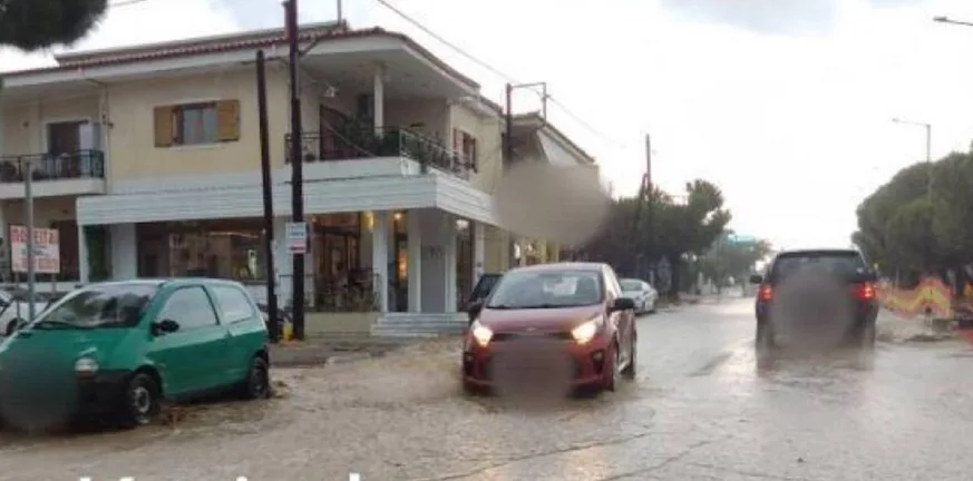 «Πνίγηκαν» στα Ίσθμια! Οι δρόμοι έγιναν χείμαρροι από την καταιγίδα «Πνίγηκαν» στα Ίσθμια! Οι δρόμοι έγιναν χείμαρροι από την καταιγίδα