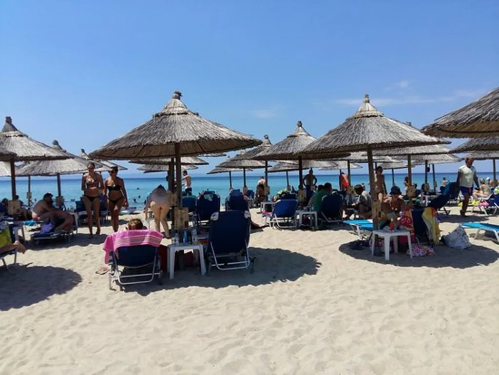 Αχαΐα: Υπό ασφυκτική περιβαλλοντική πίεση η Στροφυλιά - Μπλέτσας στην «Π» Η Μπούκα Καλογριάς δέχεται 940 ημερήσιους επισκέπτες αντί 518