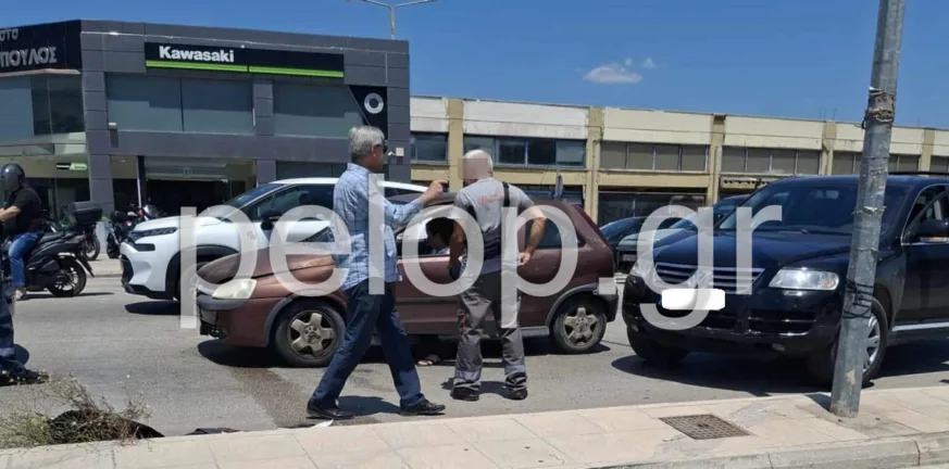 Πάτρα: Στο ίδιο έργο θεατές - Άλλο ένα τροχαίο, αυτή τη φορά στην οδό Κανελλοπούλου ΦΩΤΟ Πάτρα: Στο ίδιο έργο θεατές - Άλλο ένα τροχαίο, αυτή τη φορά στην οδό Κανελλοπούλου ΦΩΤΟ