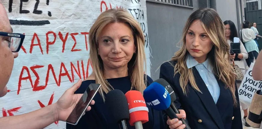 Η Καρυστιανού τα είπε σε πολύ αυστηρό τόνο στον Λοβέρδο! Η Καρυστιανού τα είπε σε πολύ αυστηρό τόνο στον Λοβέρδο!