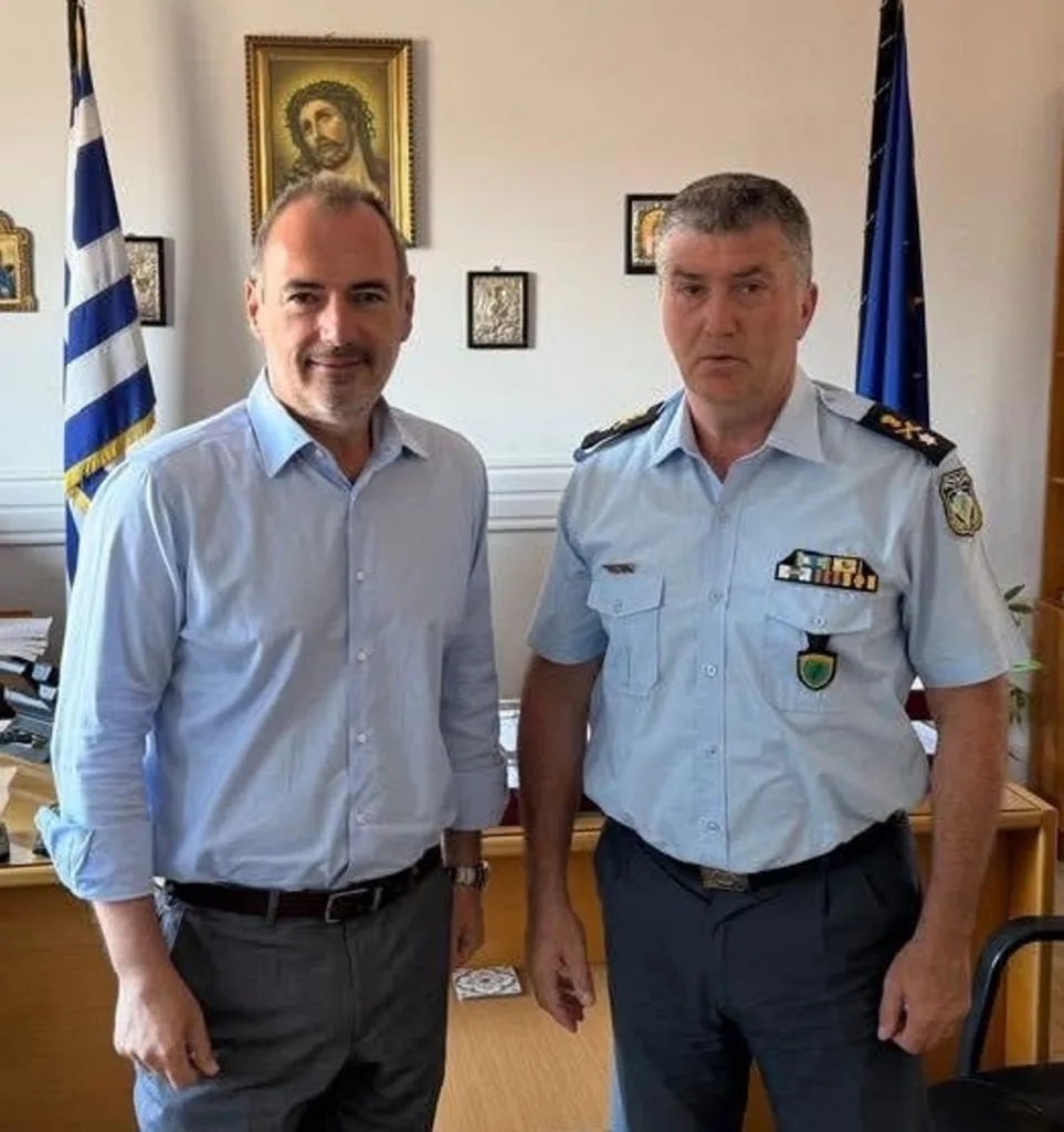 Πάτρα: Ζητούμενο η ασφάλεια, επαφές Κατσανιώτη με την ηγεσία της ΕΛΑΣ ΦΩΤΟ Ο κ. Κατσανιώτης με τον Ι. Μπούμη