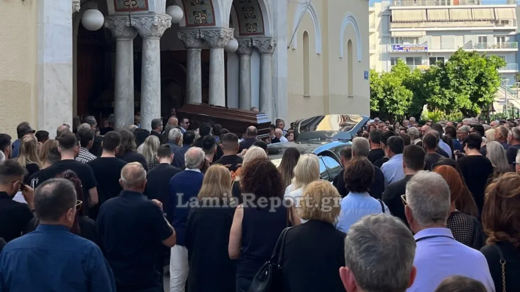 Ράγισαν και οι πέτρες στο τελευταίο «αντίο» στον Αντιδήμαρχο Λαμίας ΦΩΤΟ