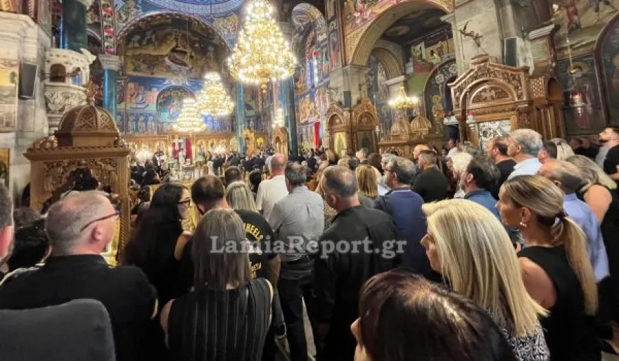 Ράγισαν και οι πέτρες στο τελευταίο «αντίο» στον Αντιδήμαρχο Λαμίας ΦΩΤΟ