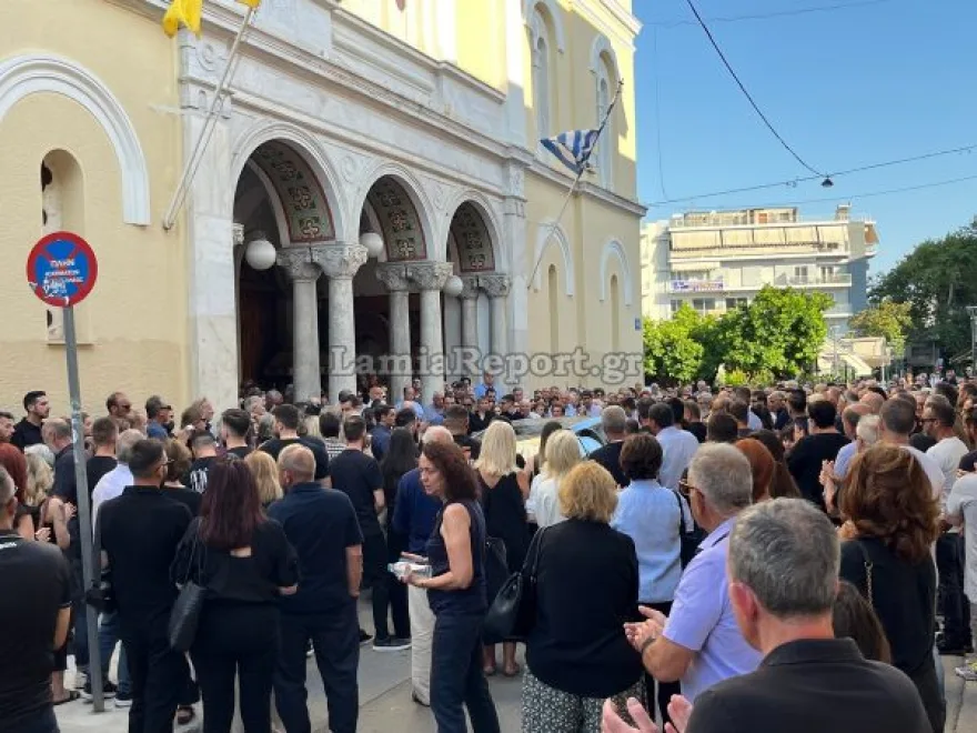 Ράγισαν και οι πέτρες στο τελευταίο «αντίο» στον Αντιδήμαρχο Λαμίας ΦΩΤΟ