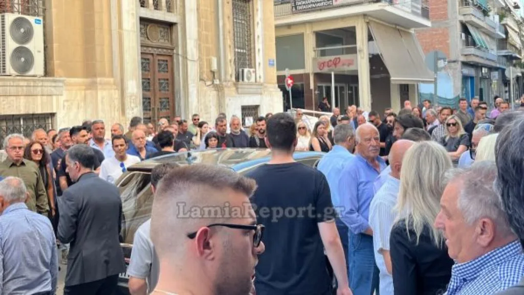 Ράγισαν και οι πέτρες στο τελευταίο «αντίο» στον Αντιδήμαρχο Λαμίας ΦΩΤΟ