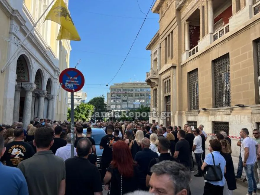 Ράγισαν και οι πέτρες στο τελευταίο «αντίο» στον Αντιδήμαρχο Λαμίας ΦΩΤΟ