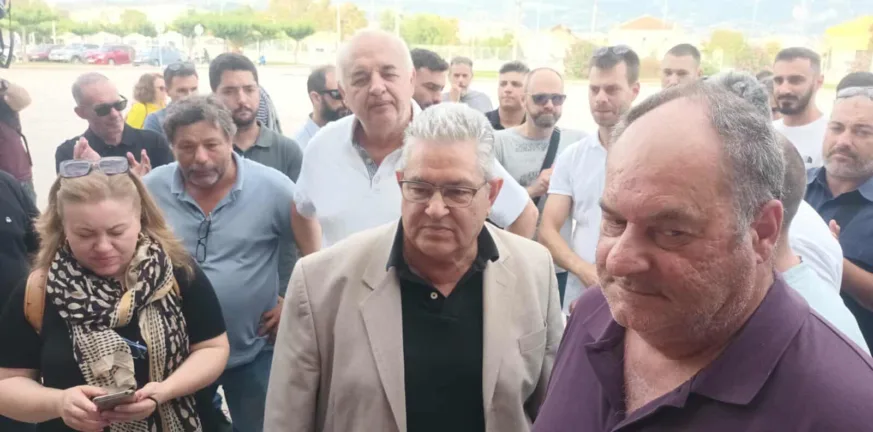 Πάτρα: Ο Κουτσούμπας στο λιμάνι, μίλησε με απεργούς Πάτρα: Ο Κουτσούμπας στο λιμάνι, μίλησε με απεργούς