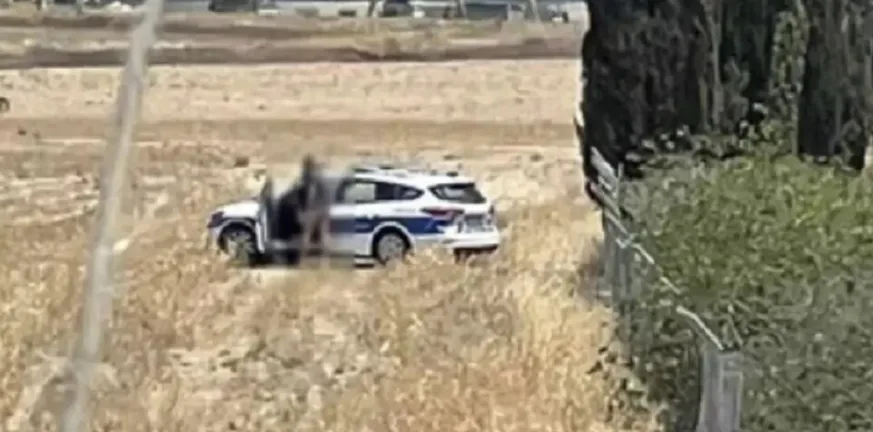 Σάλος στην Κύπρο: Ζευγάρι αστυνομικών έκανε σεξ σε περιπολικό – Τέθηκαν σε διαθεσιμότητα ΒΙΝΤΕΟ Σάλος στην Κύπρο: Ζευγάρι αστυνομικών έκανε σεξ σε περιπολικό – Τέθηκαν σε διαθεσιμότητα ΒΙΝΤΕΟ