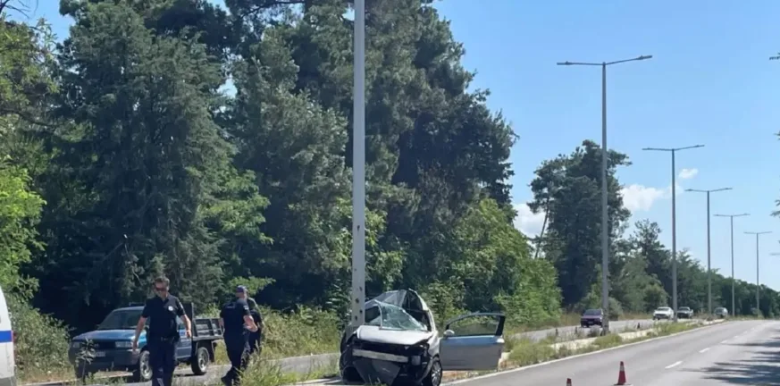 Θανατηφόρο τροχαίο στη Λάρισα: Αυτοκίνητο καρφώθηκε σε κολόνα – Νεκρή η οδηγός ΦΩΤΟ Θανατηφόρο τροχαίο στη Λάρισα: Αυτοκίνητο καρφώθηκε σε κολόνα – Νεκρή η οδηγός ΦΩΤΟ
