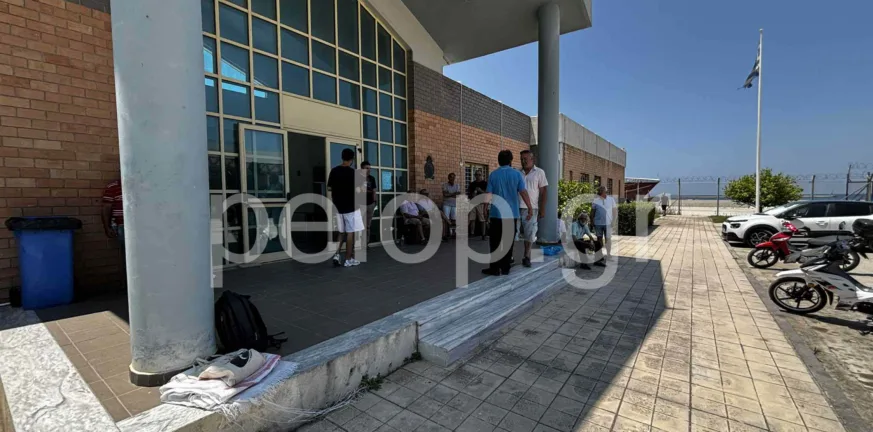 Συνεχίζεται η απεργία των ναυτεργατών στο λιμάνι της Πάτρας Συνεχίζεται η απεργία των ναυτεργατών στο λιμάνι της Πάτρας