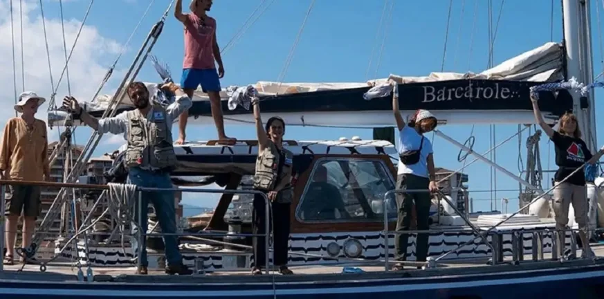 «Ρεσάλτο στο Madleen»: Η Γκρέτα Τούνμπεργκ, η πρώτη γυναίκα ψαράς της Γάζας και ένα πλοίο-σύμβολο που κόπηκε στα δύο «Ρεσάλτο στο Madleen»: Η Γκρέτα Τούνμπεργκ, η πρώτη γυναίκα ψαράς της Γάζας και ένα πλοίο-σύμβολο που κόπηκε στα δύο