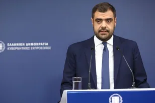 «Είχα ένα λογικό ερώτημα, για το πώς γίνεται να απειλούν τη ζωή τη δική σου και του γιου σου και να μην λες τα ονόματα», Μαρινάκης για Καρυστιανού