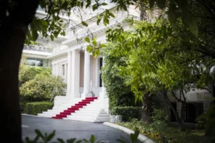 Πρυτάνεις στο Μαξίμου: Το τελεσίγραφο της κυβέρνησης στα ΑΕΙ για την ασφάλεια