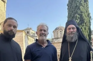 Στο Αγιο Ορος ο Μελ Γκίμπσον – Αγιάστηκε από ορθόδοξο μοναχό ΦΩΤΟ