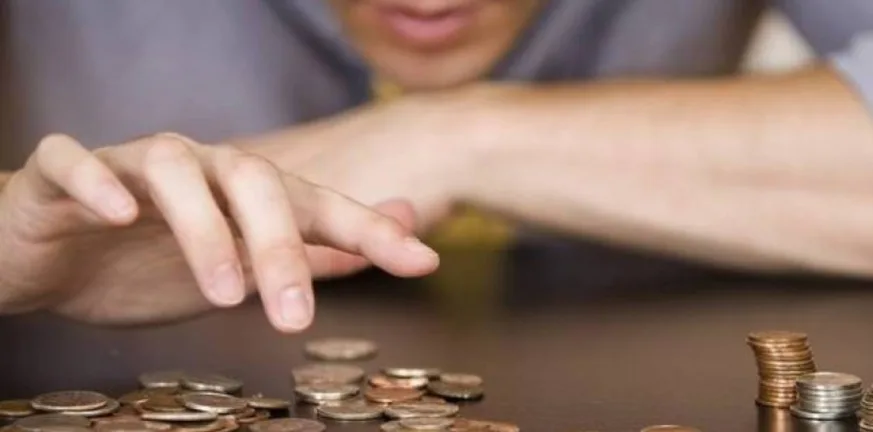 ΓΣΕΕ-Έκθεση: Ο μέσος ετήσιος πραγματικός μισθός μειώθηκε κατά 32,8%! ΓΣΕΕ-Έκθεση: Ο μέσος ετήσιος πραγματικός μισθός μειώθηκε κατά 32,8%!