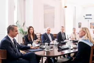 Συνάντηση Μητσοτάκη με την πρόεδρο του Yale: «Η συνεργασία με το ΕΚΠΑ ακμάζει – Ξεκινά το κοινό μεταπτυχιακό πρόγραμμα»
